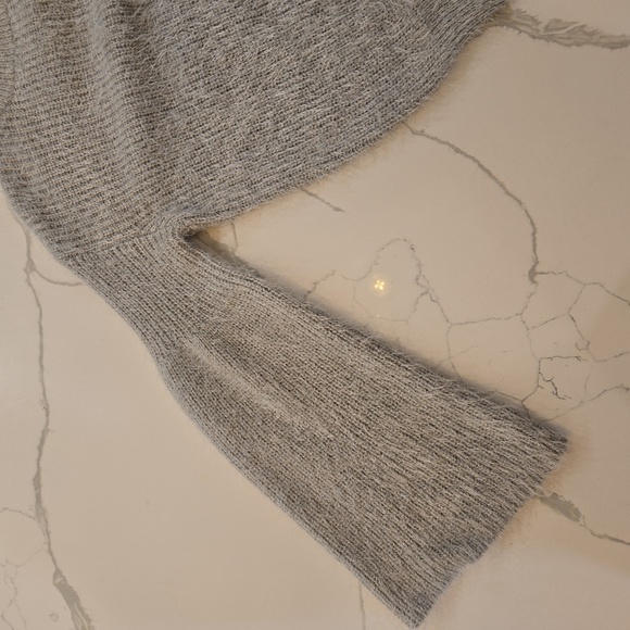 Lush Womens Bell Sleeve Pullover Knit Sweater Gray Size Small - Picture 4 of 11